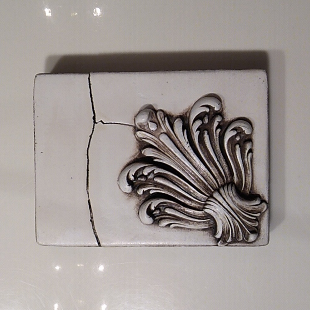 *Signed bisque Atlantis Tile, like Sid Dickens. *Rare & Retired wall art